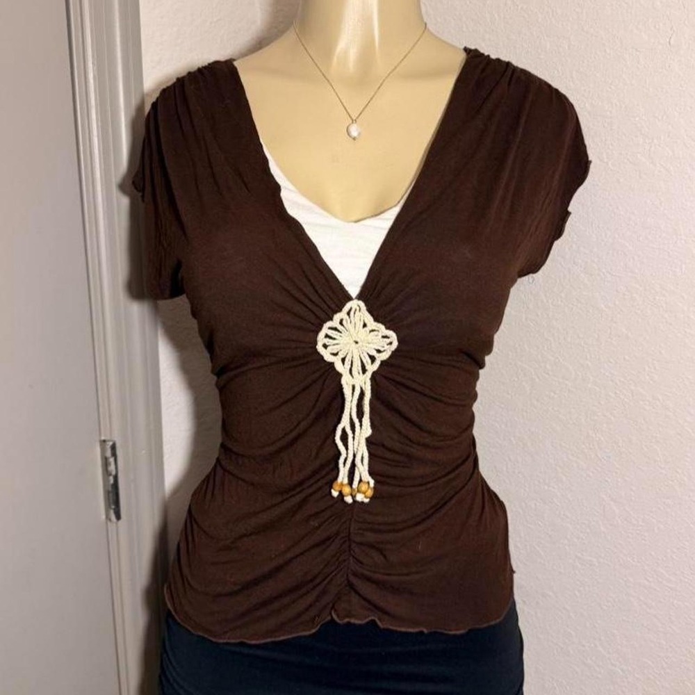 BCX Brown V-neck top with white under & crochet detail!